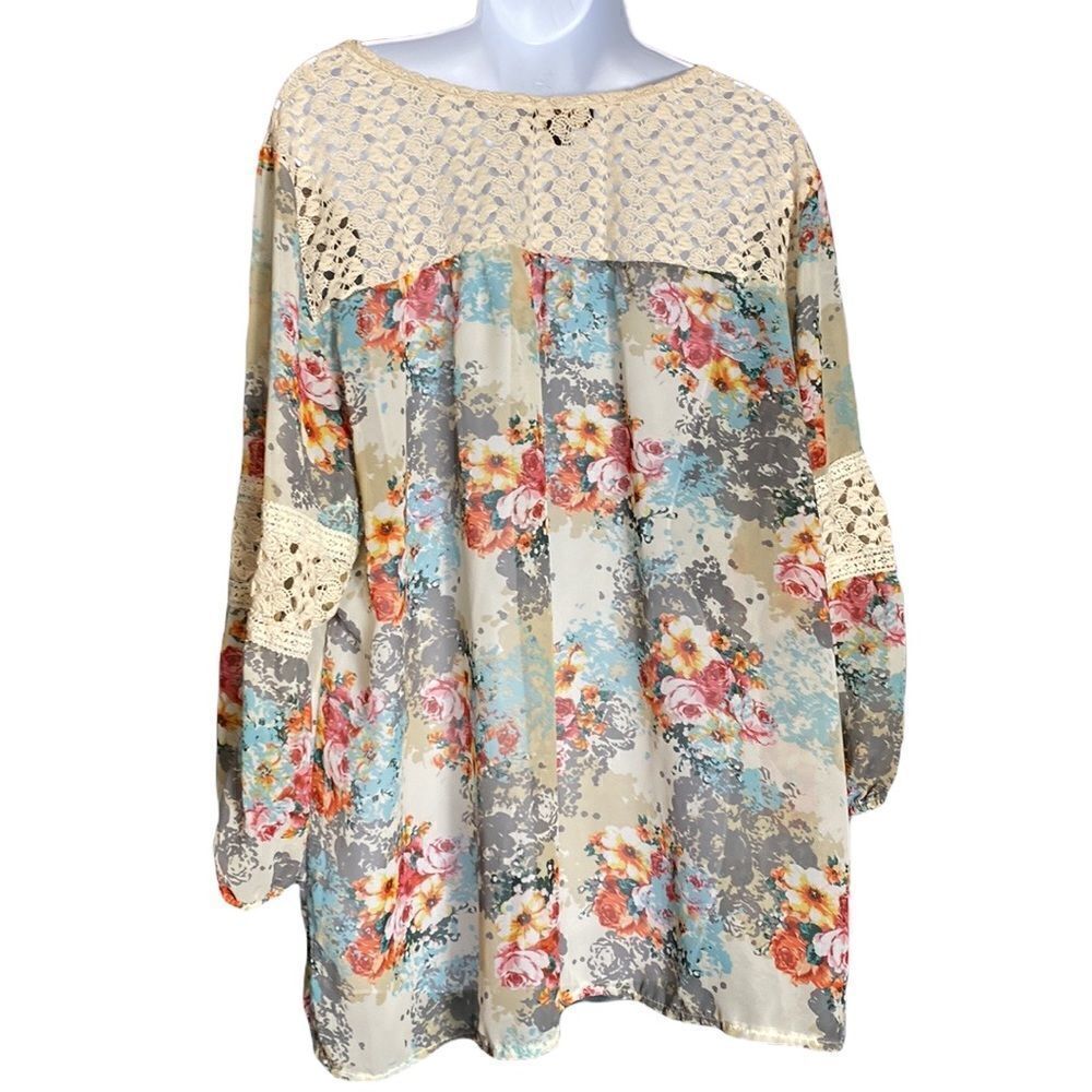 Cal Style size XL Floral Blouse with Crochet Trim - Picture 3 of 4